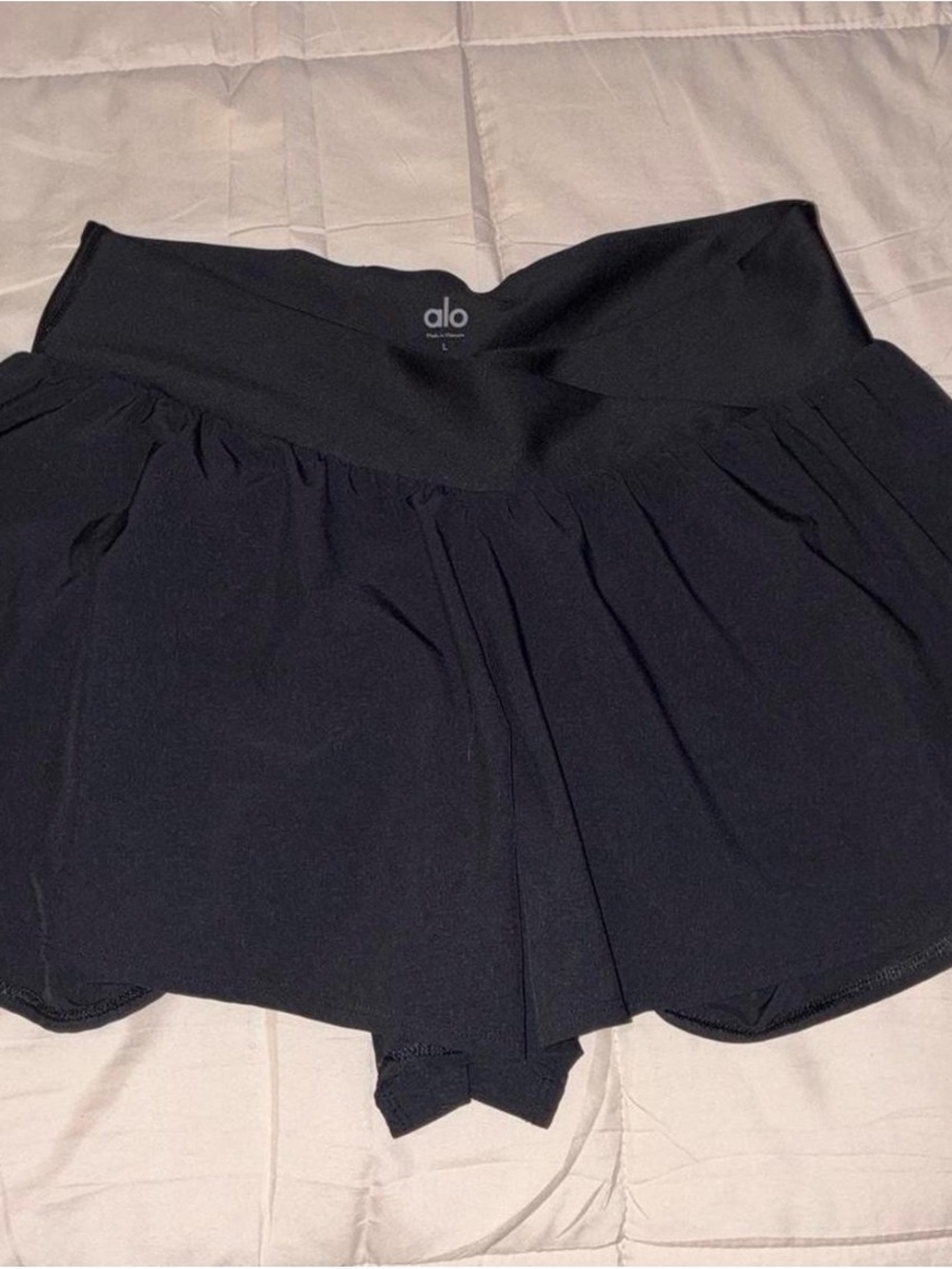 Alo Yoga v- cute running short black shorts